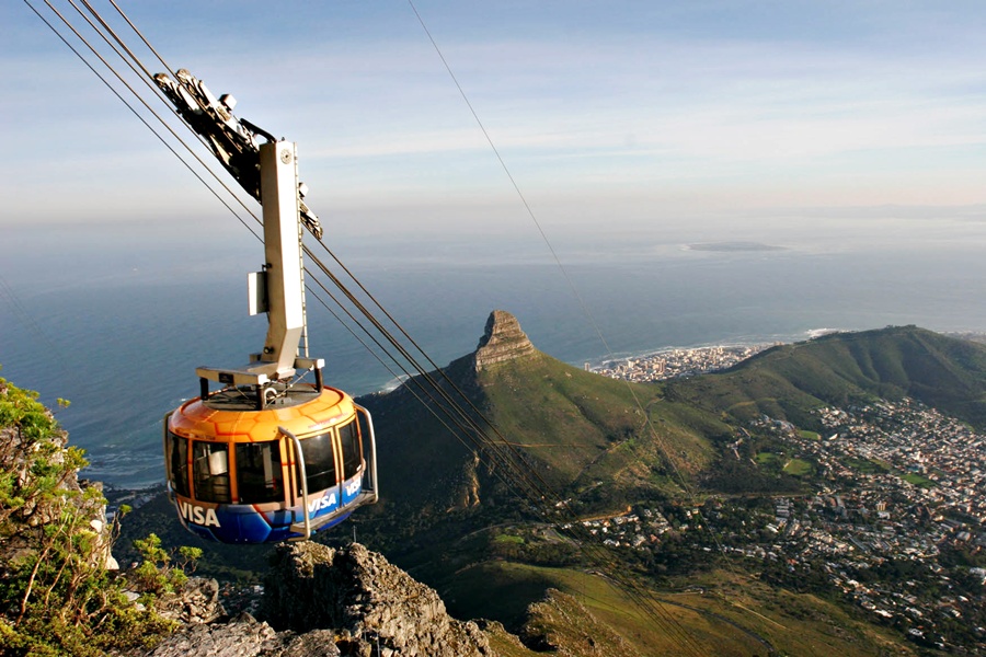 table-mountain-aerial-cableway-in-cape-town-south-africa