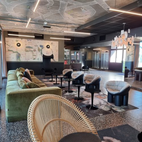 Dina St Denis-lobby