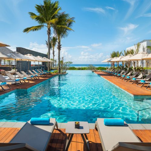 Anantara_Iko_Mauritius_Resort_&_Villas_Infinity_Pool_Day