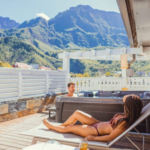 Tsilaosa-Bain à remous avec vue sur le Piton des Neiges
