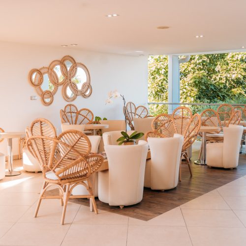 Akoya-lobby